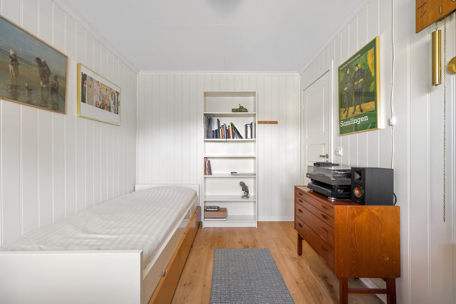 Underetasjens to soverom er av relativt lik størrelse, dette på like over 9 kvm. Galleribilde