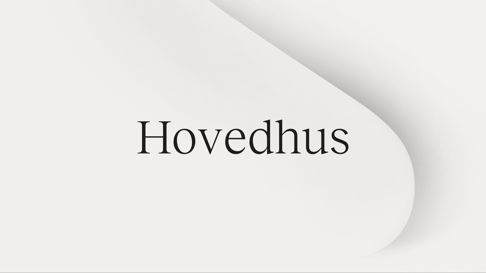 Hovedhuset har en stor, fin veranda med tilhørende platt. Gode sol- og lysforhold! Galleribilde