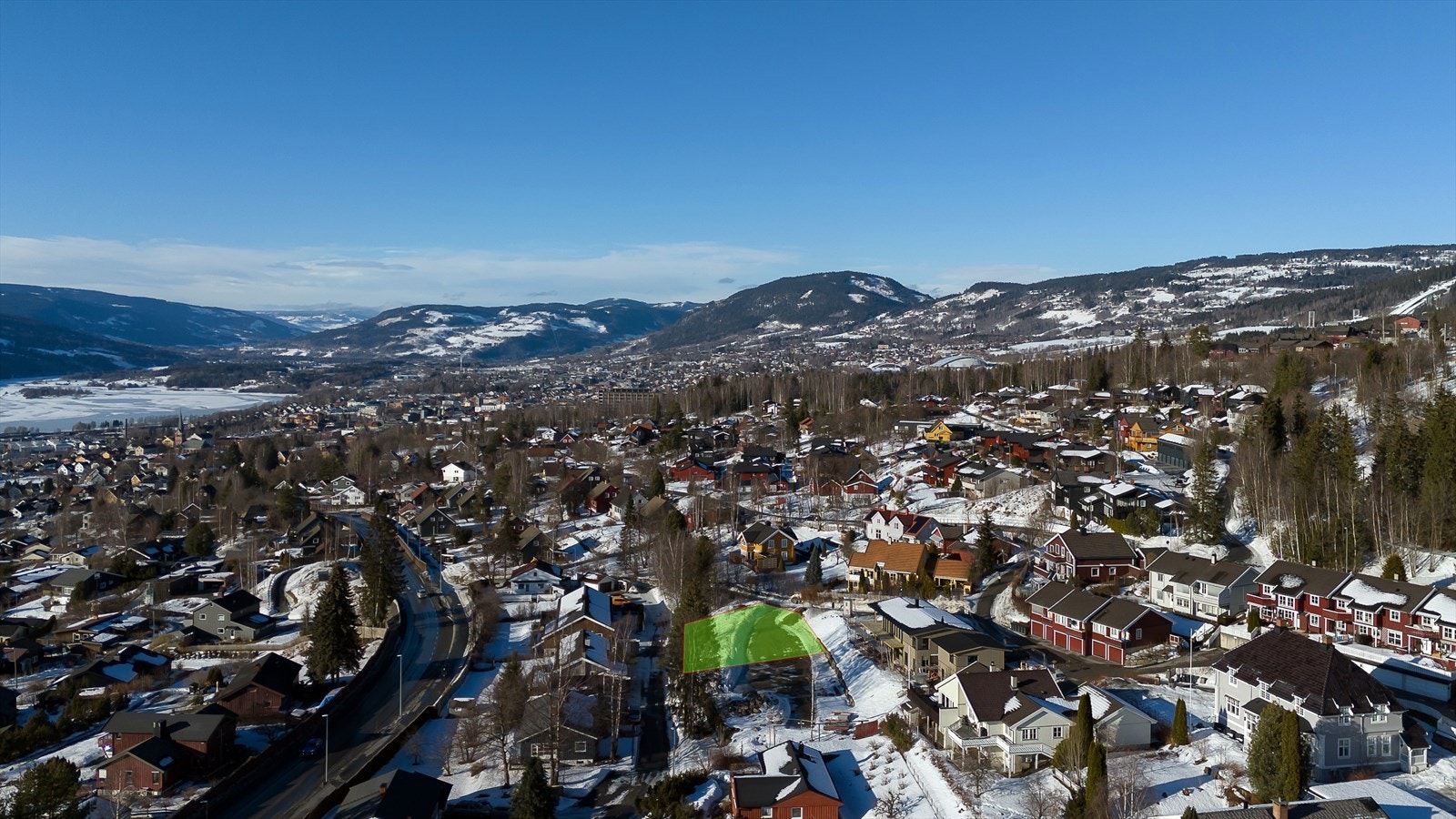 Den vestvendte tomten er på romslige 993 kvm. Galleribilde
