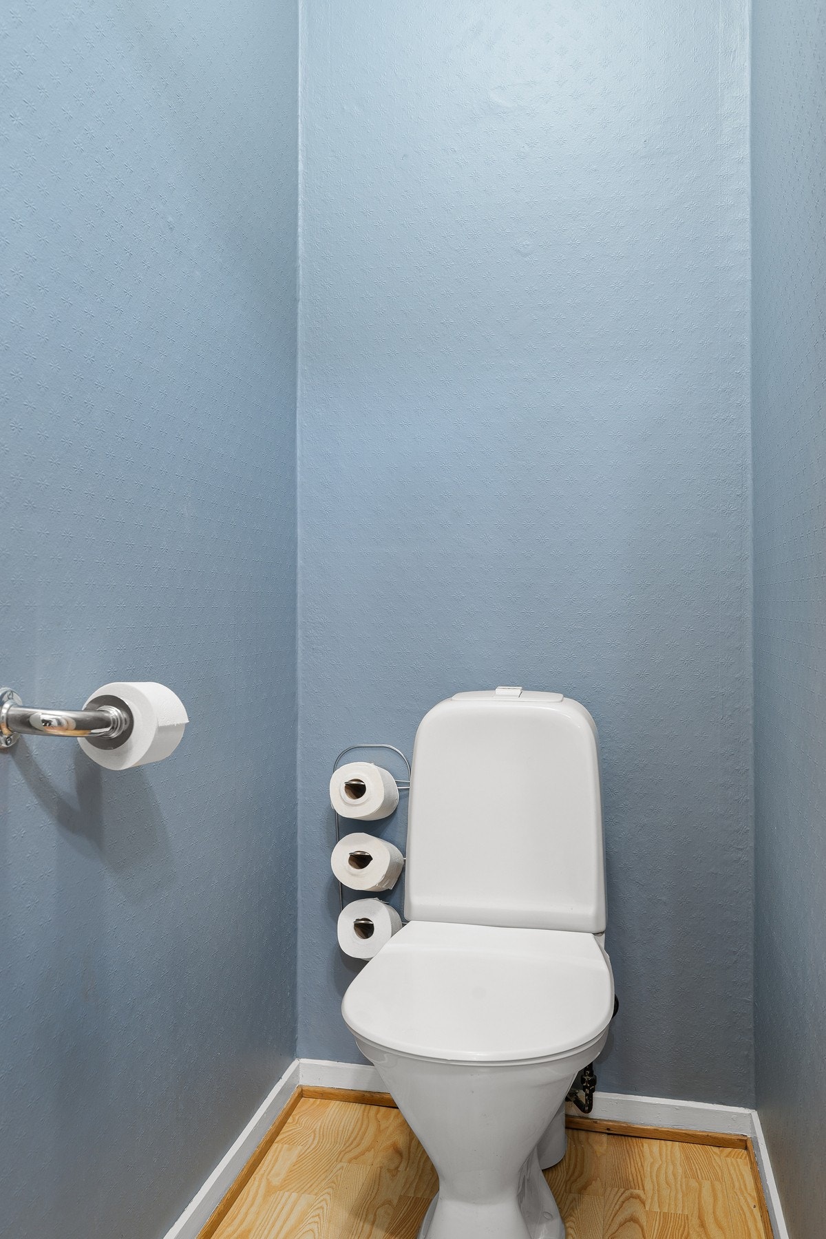 WC med gulvmontert toalett Galleribilde