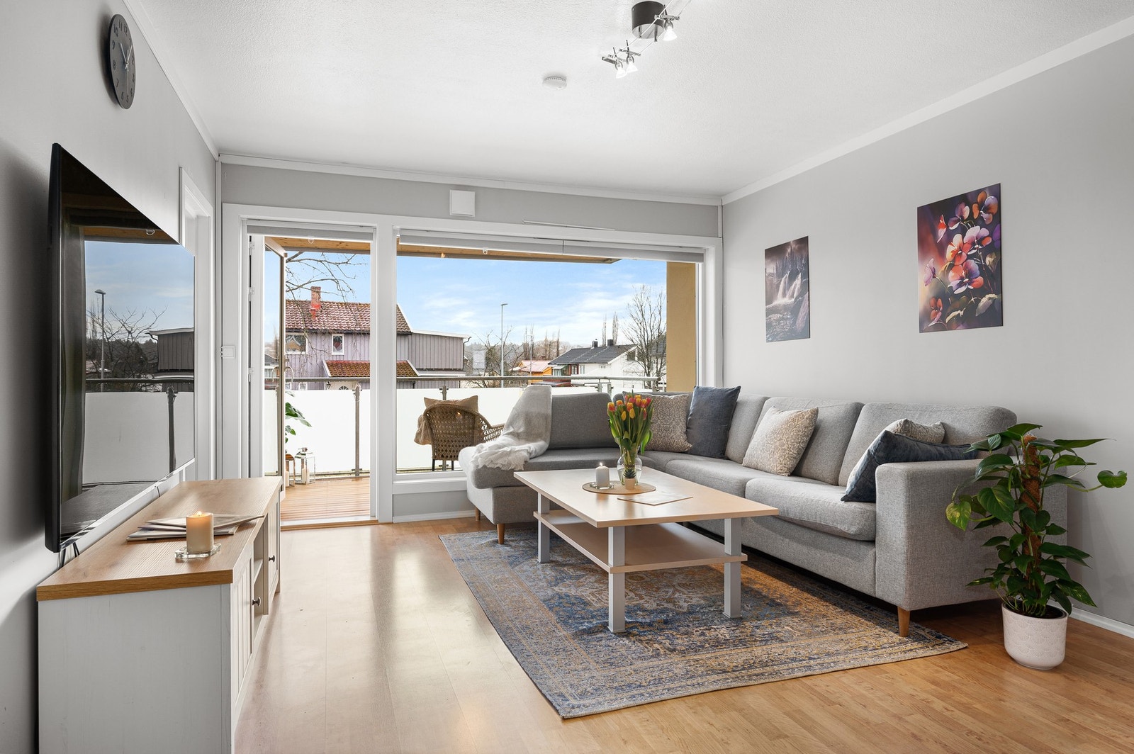 Flott 4-roms med hjørnebeliggenhet og vestvendt balkong Galleribilde