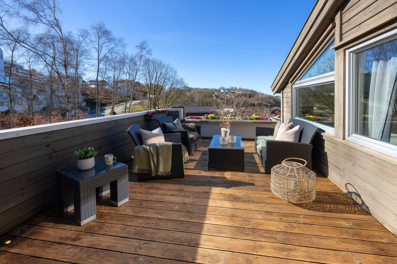 Flott terrasse med utrolig gode solforhold Galleribilde