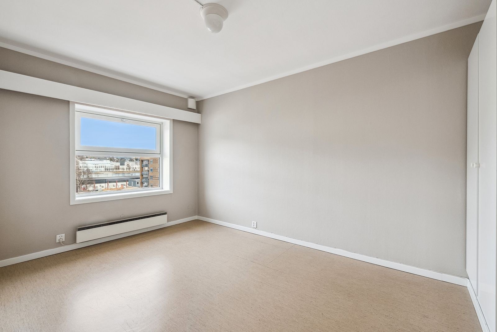 Soverom med garderobeskap Galleribilde