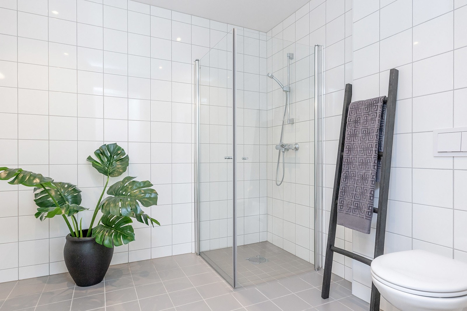 God plass på badet Galleribilde