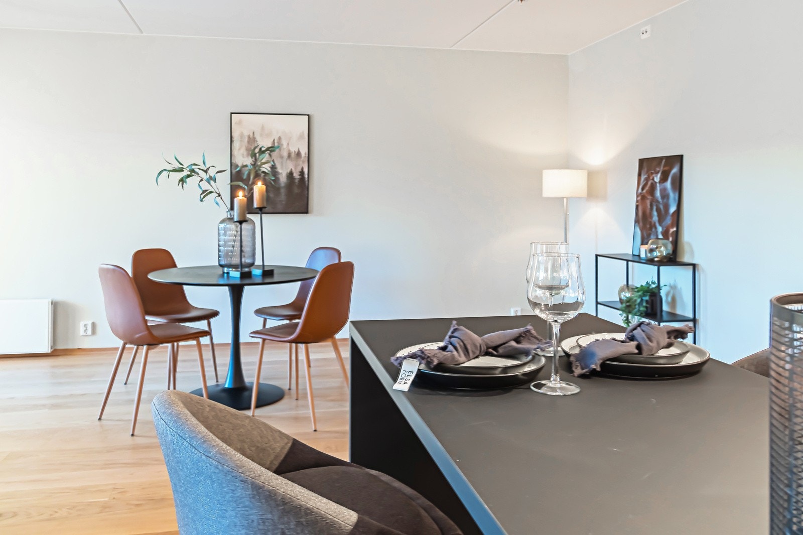 Fra spisestue/stue. Galleribilde