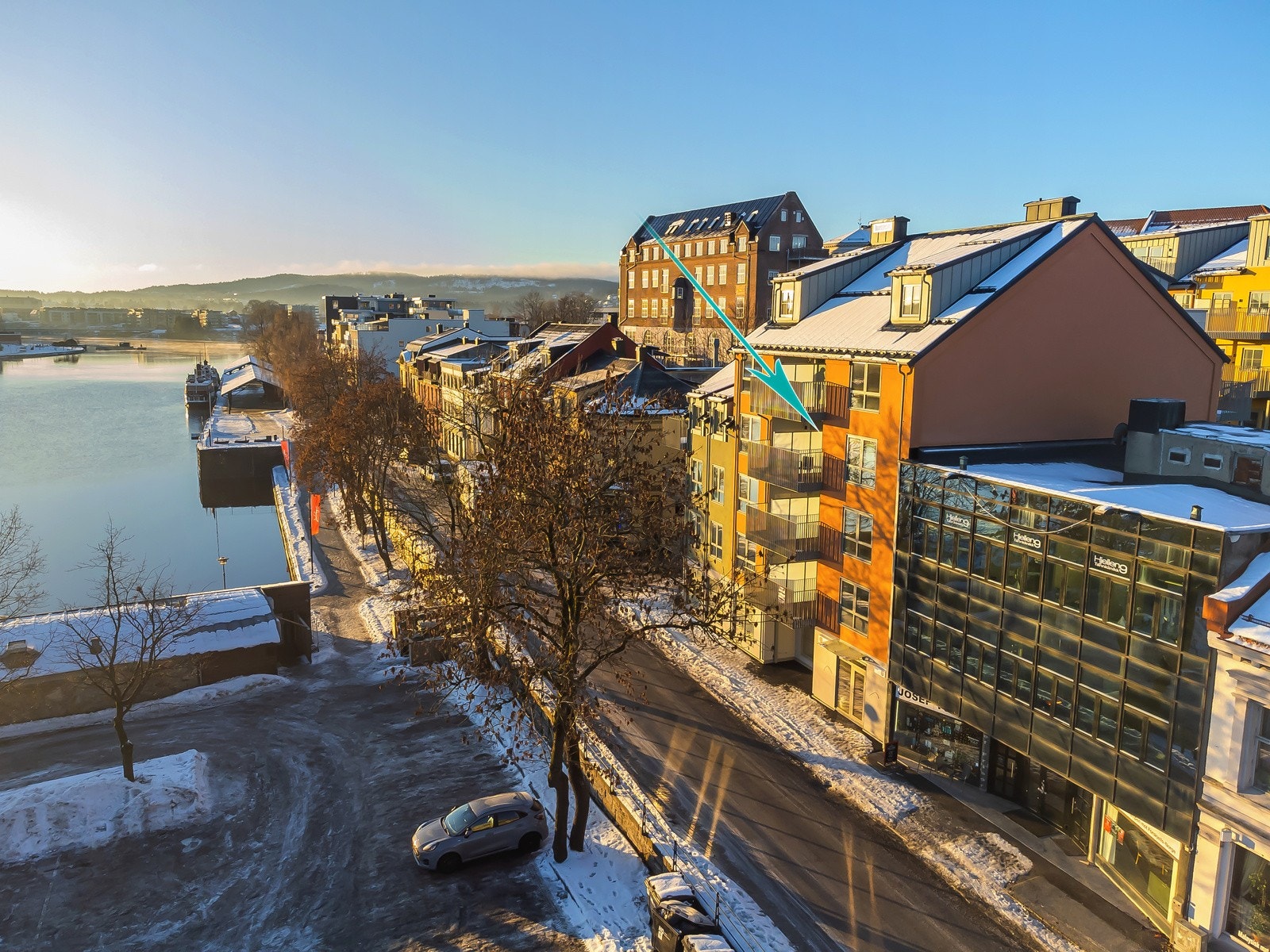 Dette er en leilighet for deg som elsker byen og ønsker at alle fasiliteter kun er en rusletur unna! Galleribilde