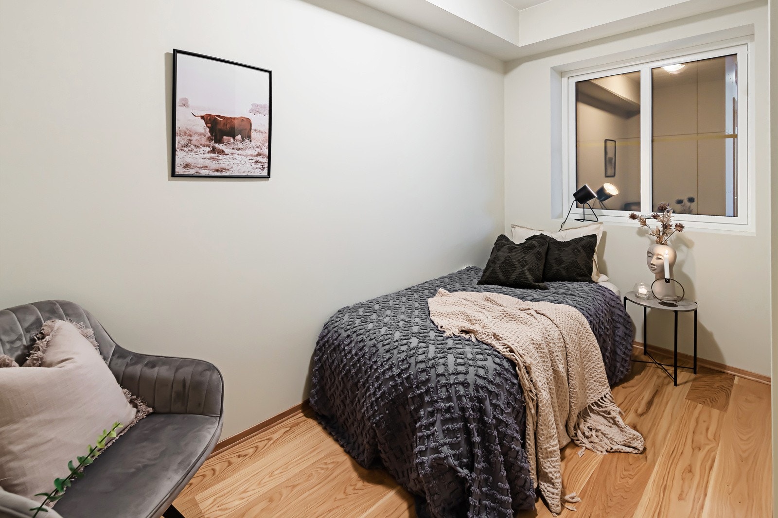 Soverom 2 er også av fin størrelse, og egner seg godt som barnerom, gjesterom eller kontor, alt etter behov og ønsker. Galleribilde