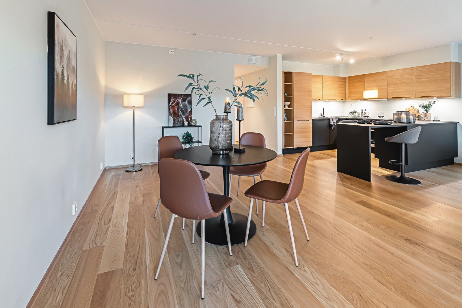 Fra spisestue/stue. Galleribilde