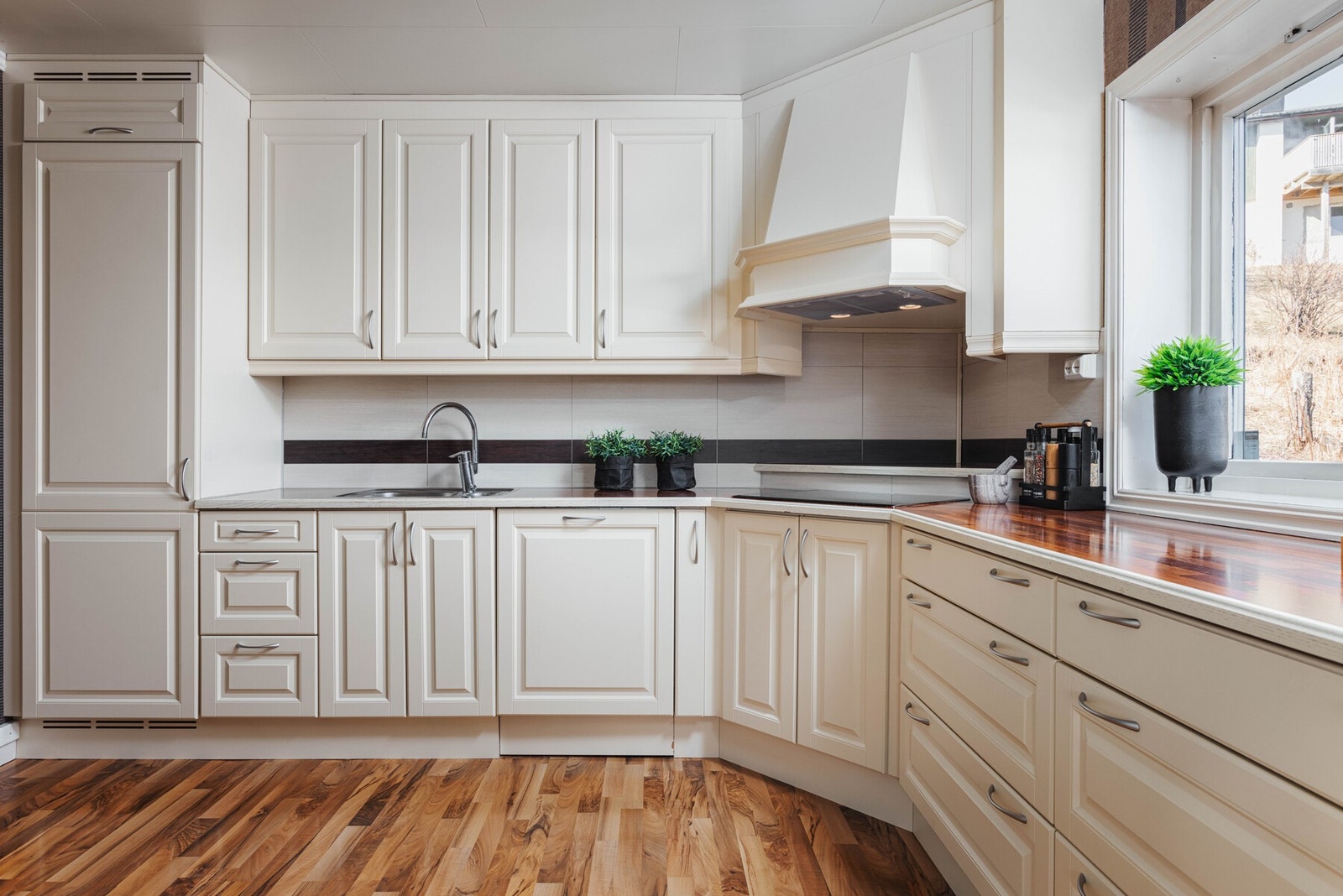 Den store benkeplaten gjøre det enkelt å lage måltider Galleribilde