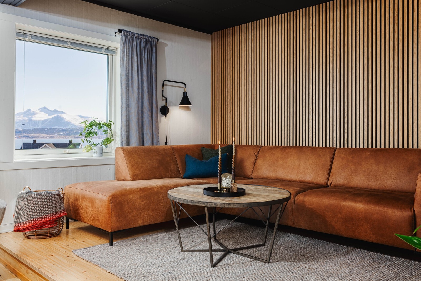 Vi kommer oss videre inn i stuen Galleribilde