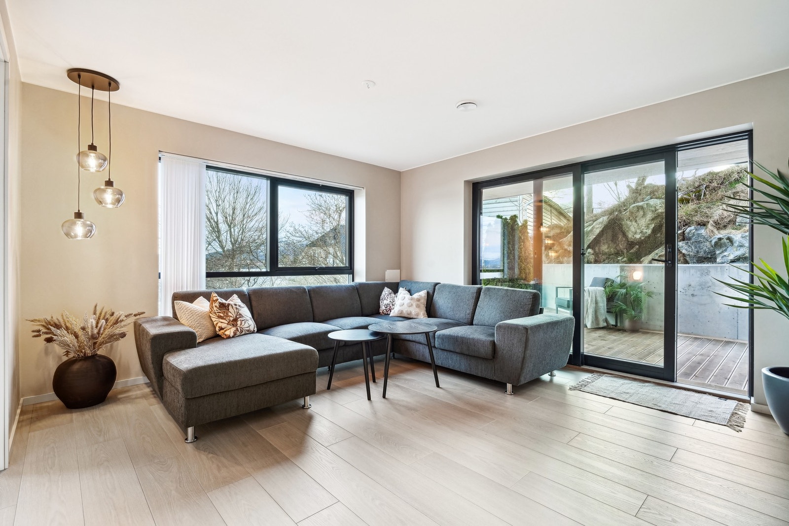 I underetasjen er det blant annet fire soverom, stue, bad og treningsrom. Galleribilde