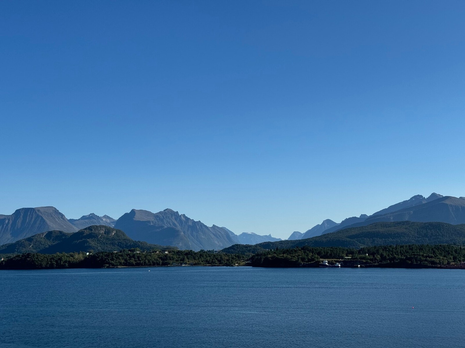 - gjennom alle årstider. Galleribilde