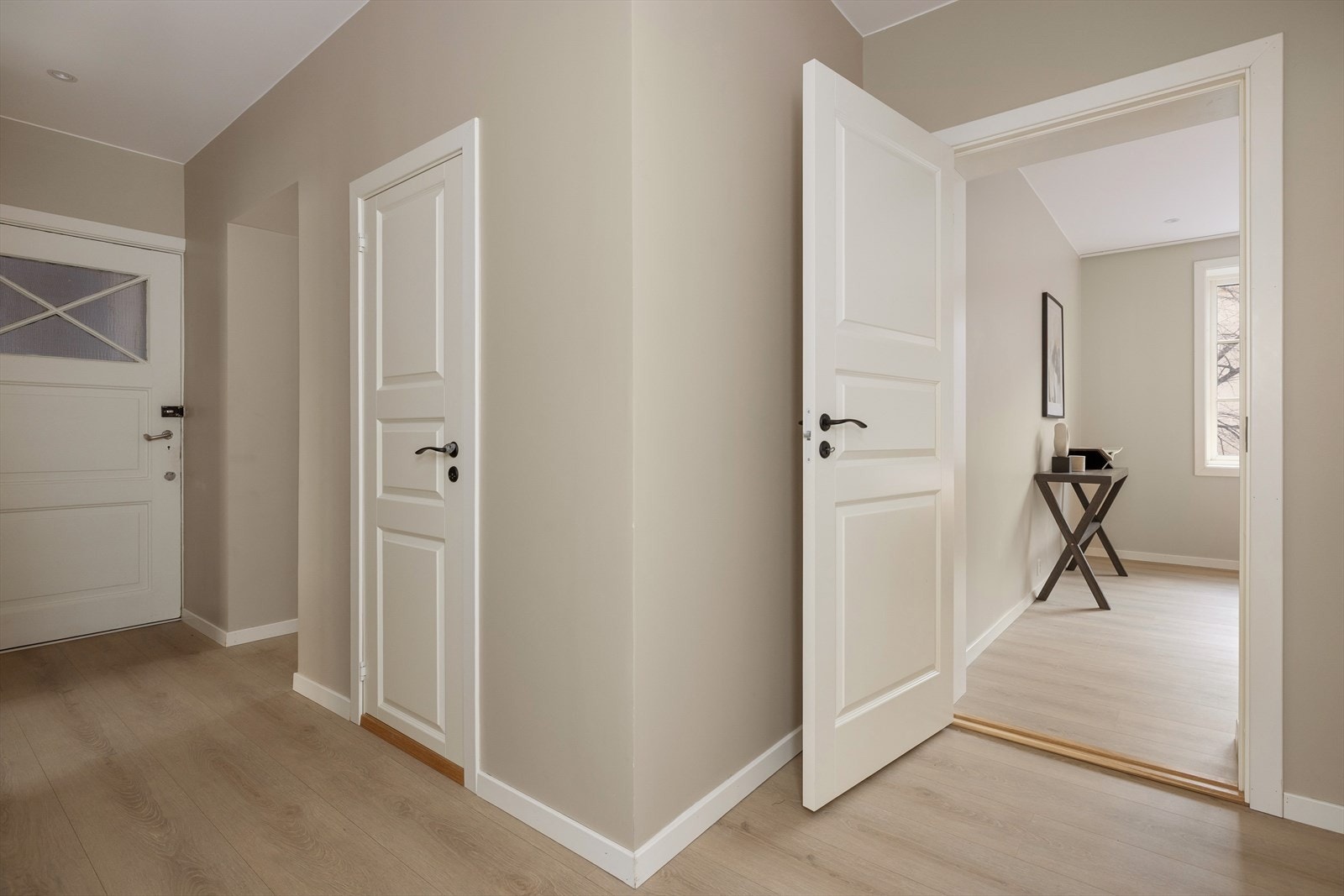 God plass til sko og yttertøy. Galleribilde