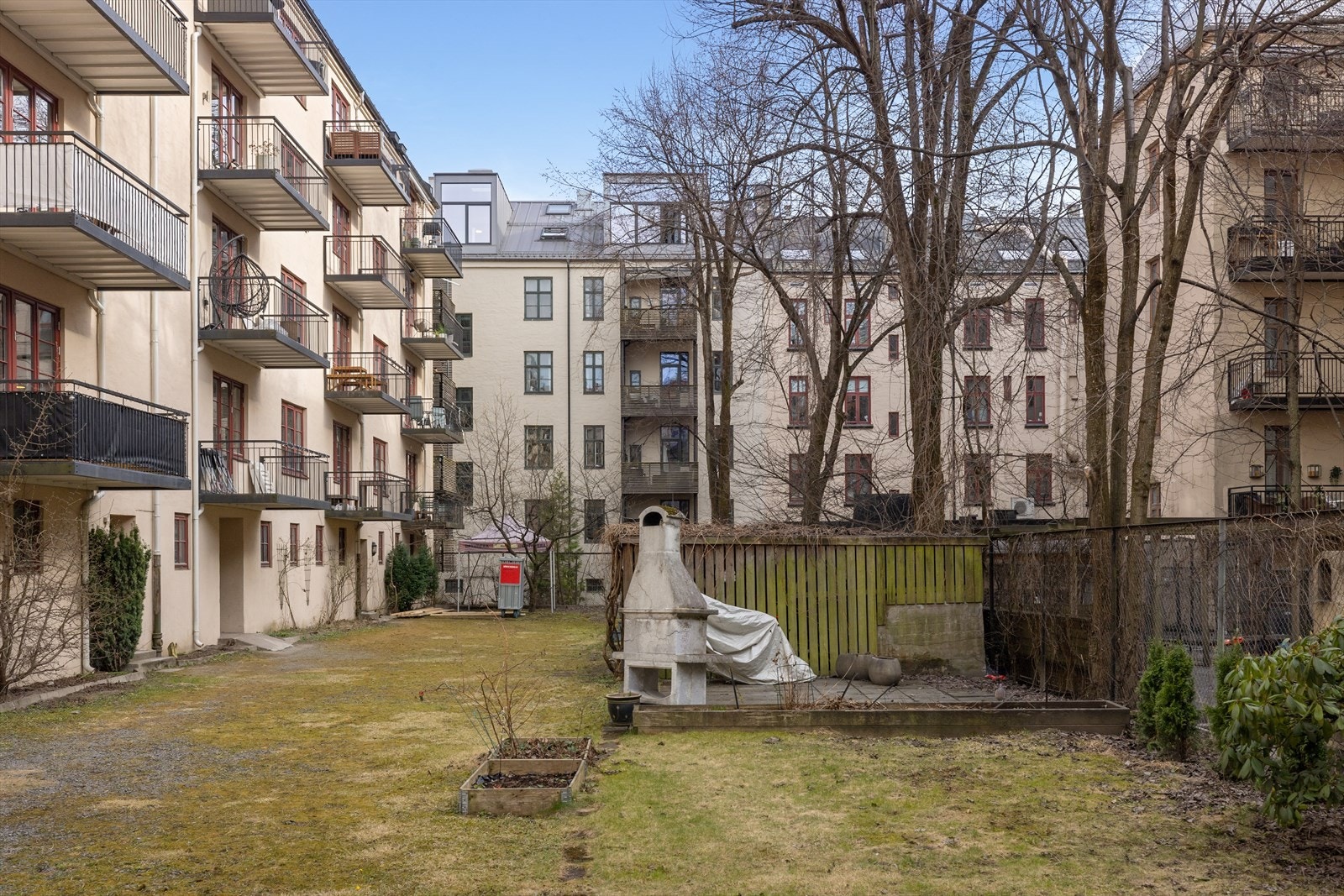 Hyggelig bakgård. Galleribilde