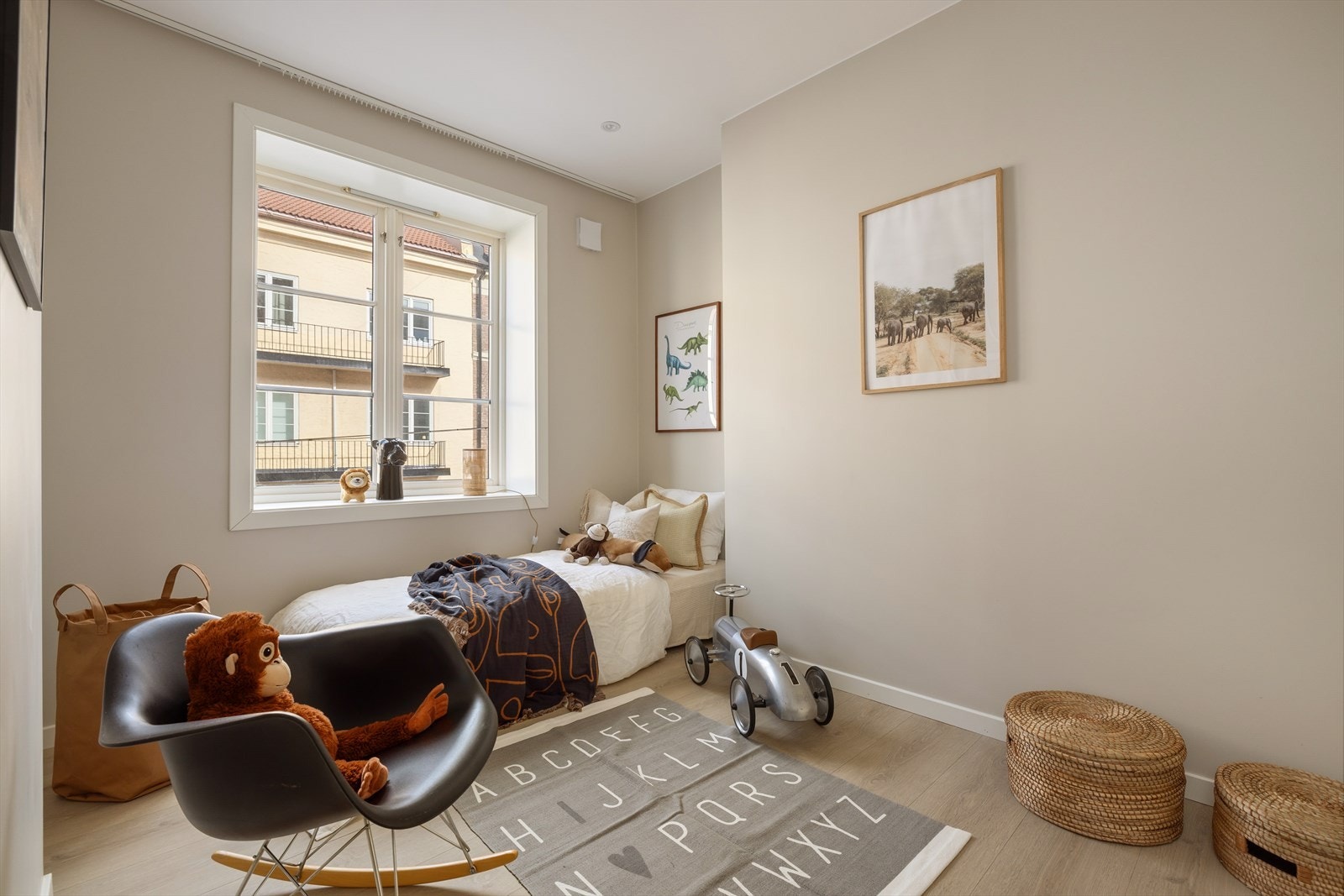 Soverom tre er også av god størrelse og har plass til dobbeltseng og garderobeløsning. Galleribilde