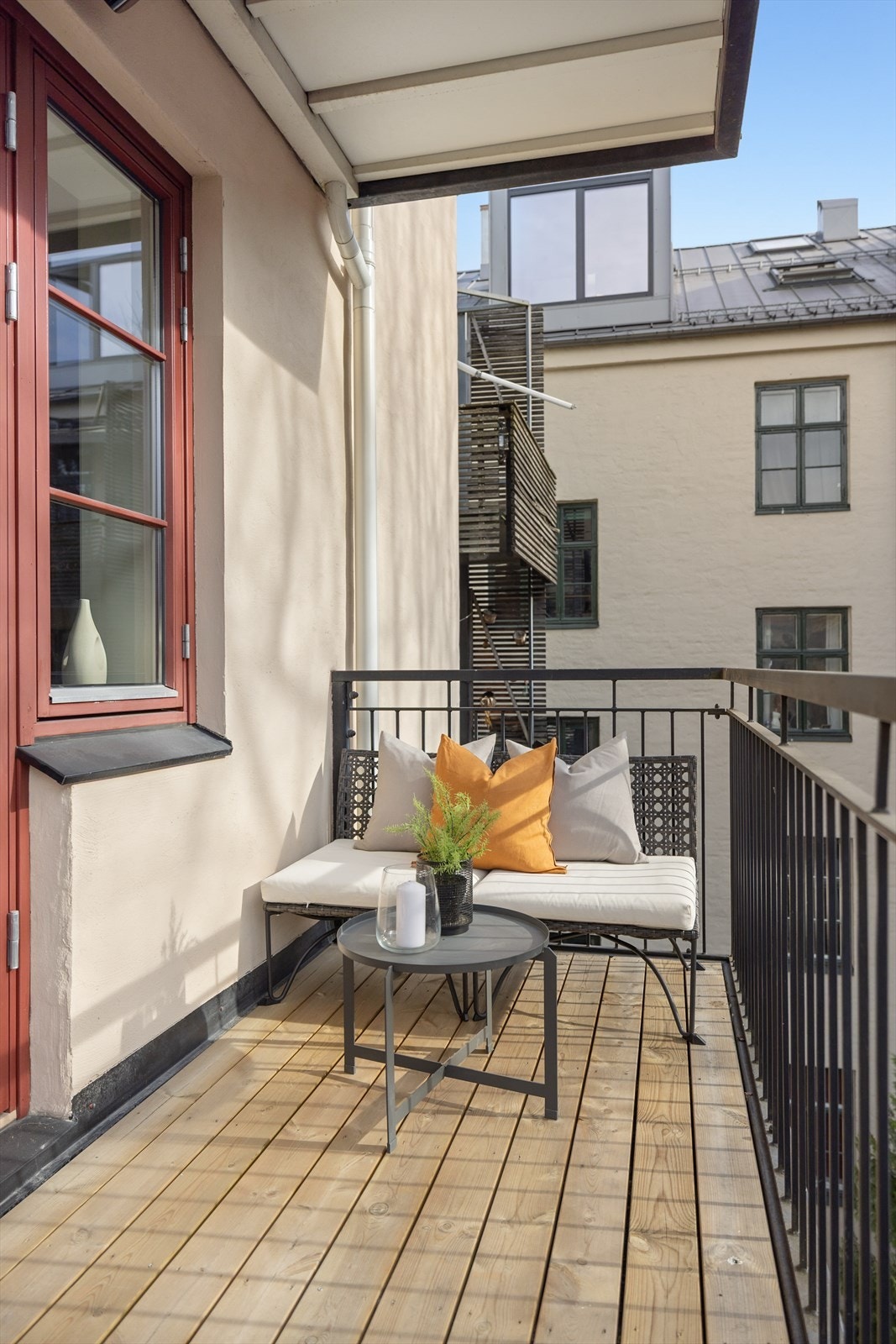 Her er det sol fra omtrent klokken 12-19 midtsommers. Galleribilde