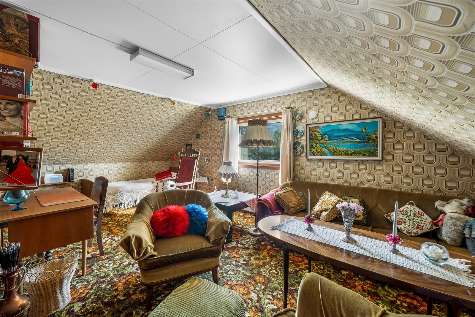 Soverom/stue på loftet Galleribilde