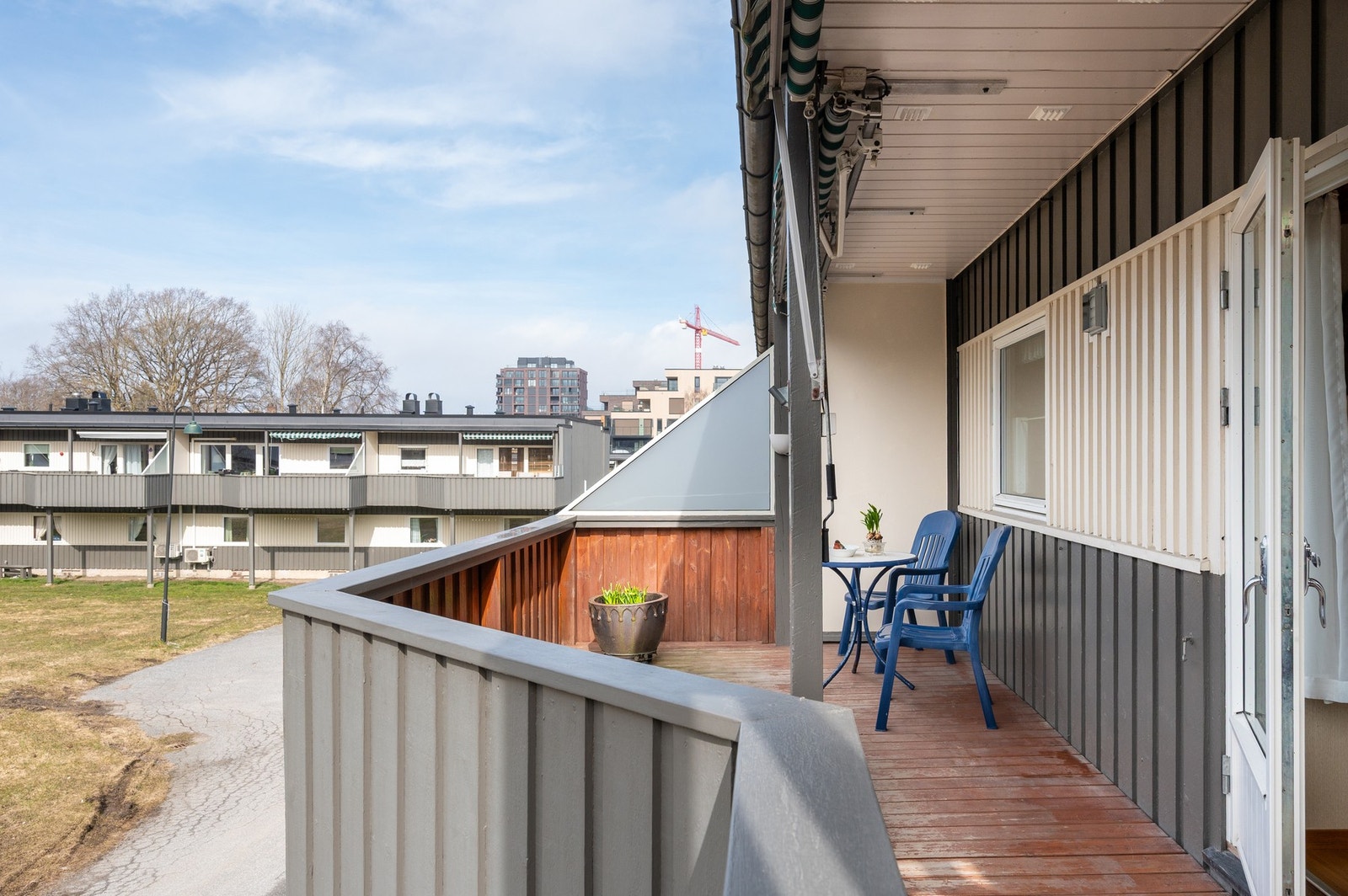 Fra spisestuen er det utgang til en solrik balkong, ca. 16 m². Galleribilde