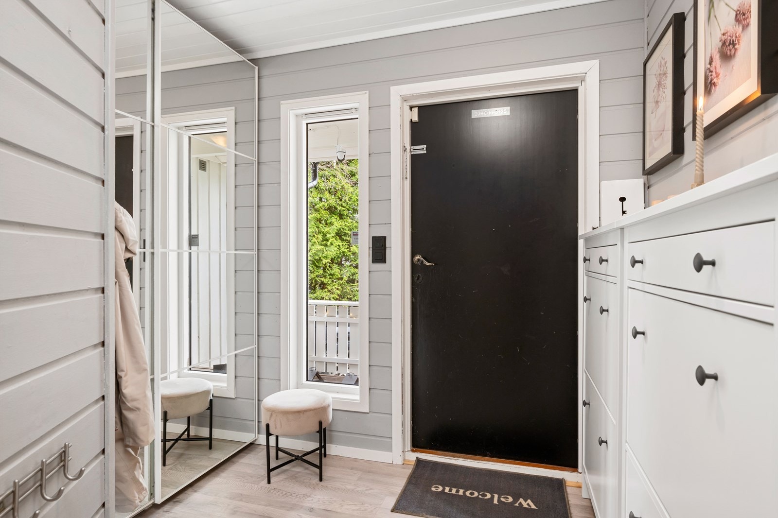 Fra gangen har du adkomst til praktisk separat vaskerom på 4,5 kvm. Galleribilde