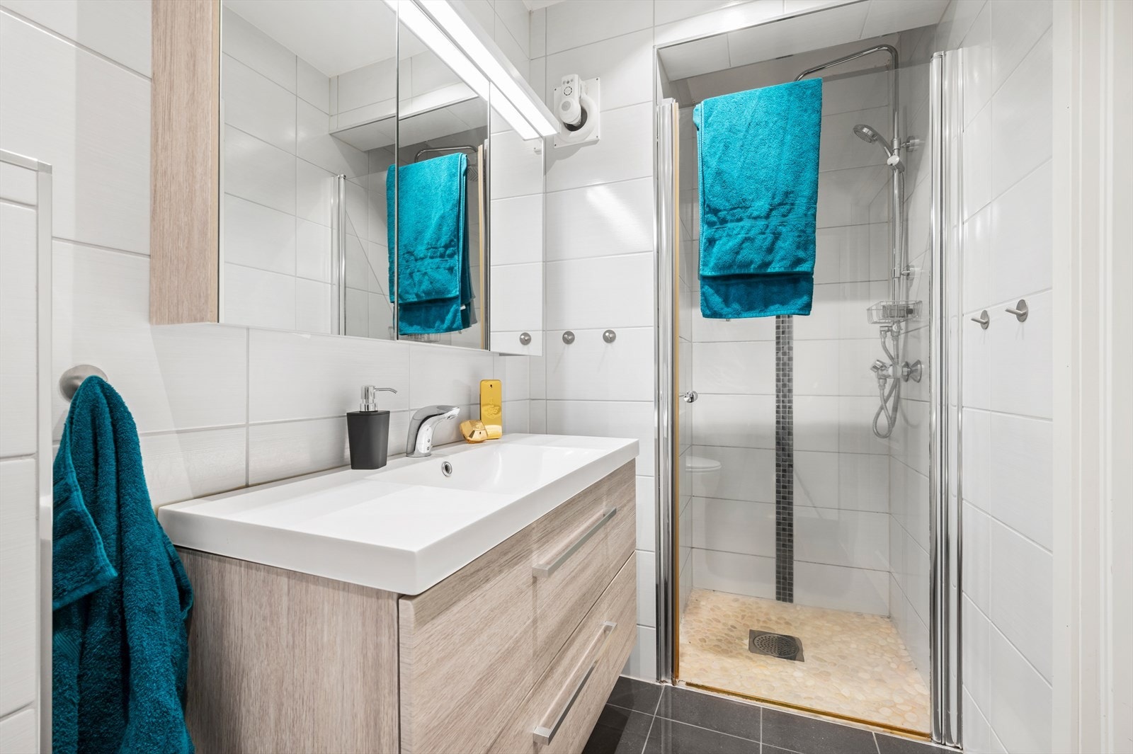 Badet ventileres gjennom mekanisk avtrekk, som er vurdert til TG1 av takstmann. Galleribilde