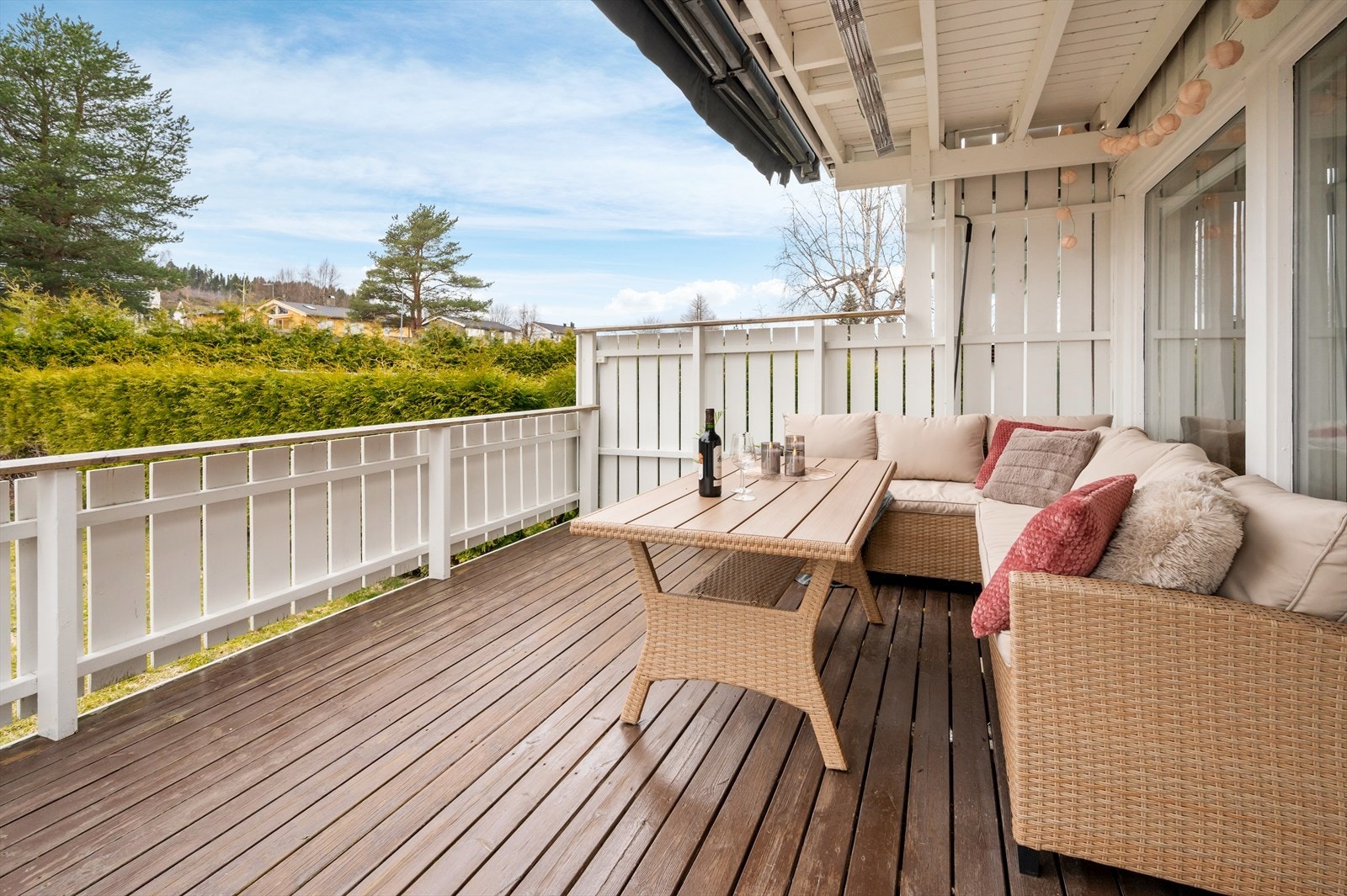 Takkonstruksjon, med renner og nedløp, er vurdert til TG1 av takstmann. Galleribilde