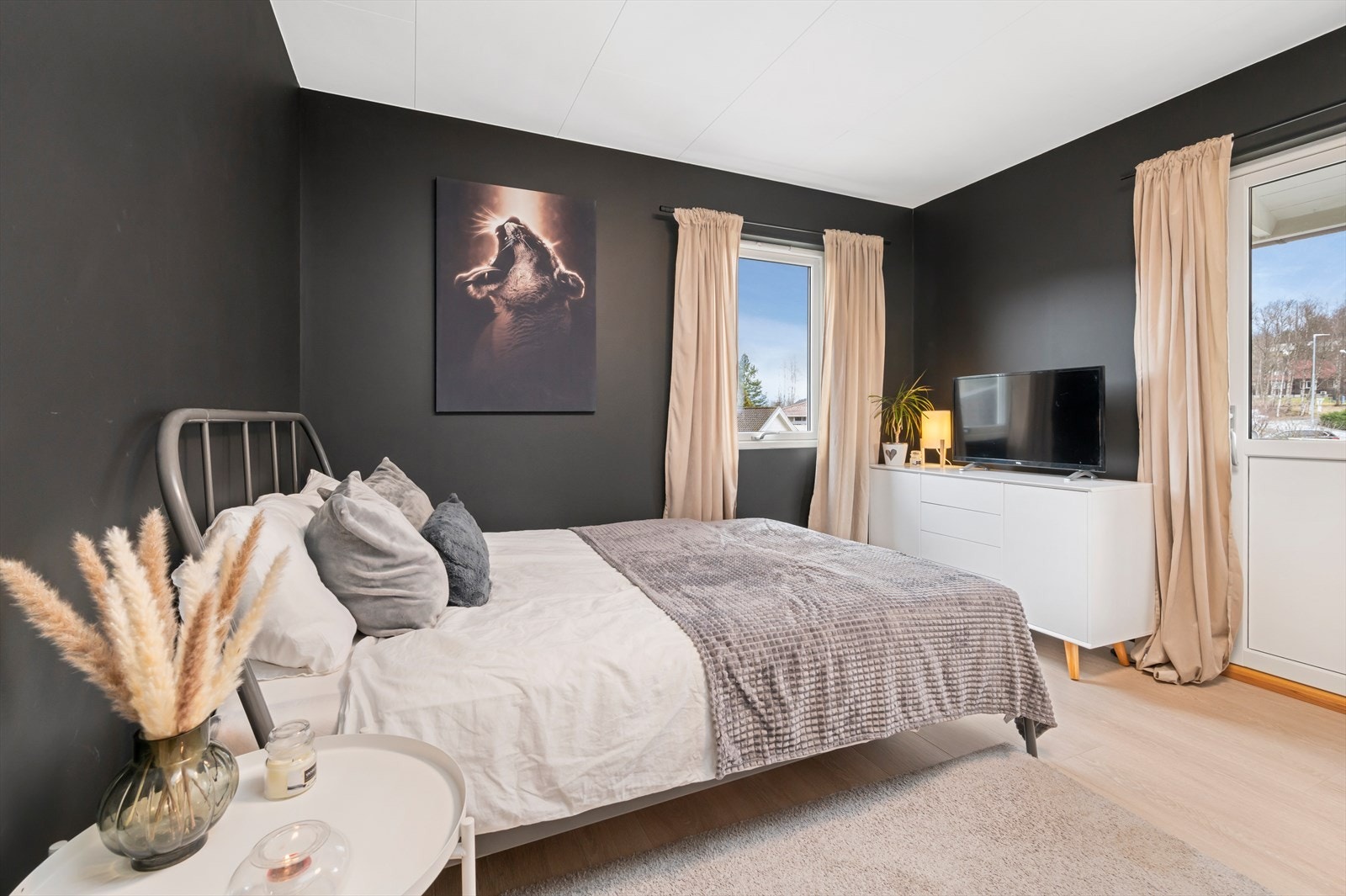 Soverom nummer fire er på romslige 10 kvm med adkomst til egen sørvestvendt balkong. Galleribilde