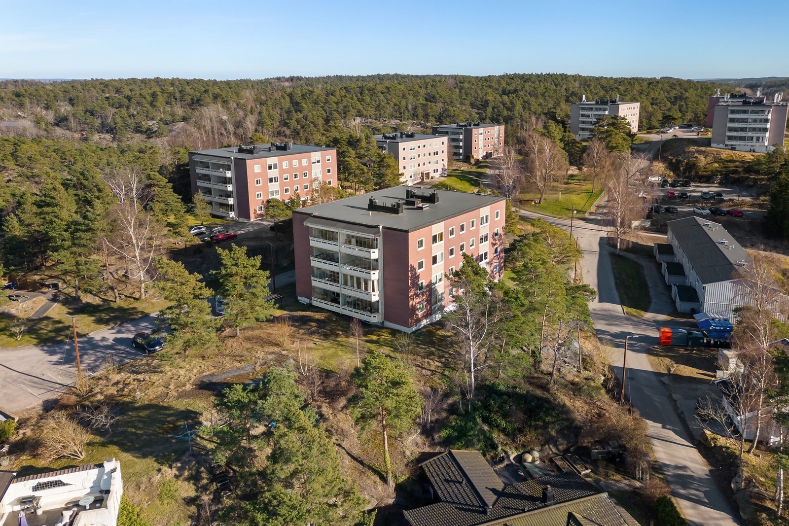 Leiligheten ligger i idylliske omgivelser med sykkelavstand til sentrum Galleribilde