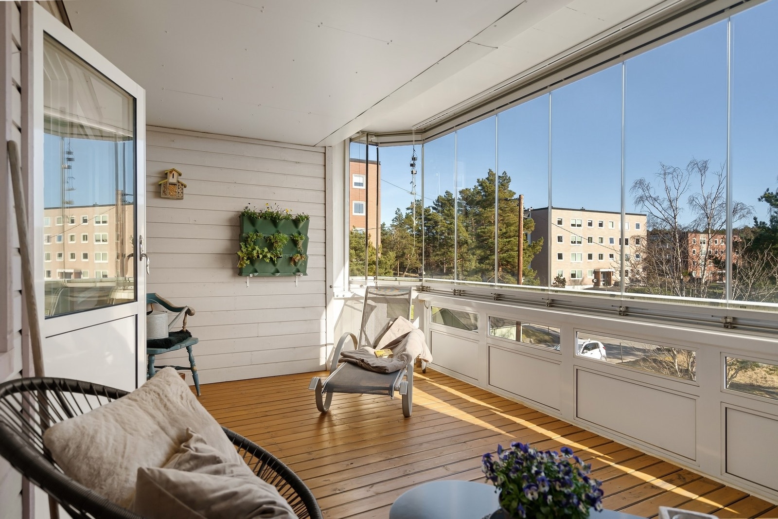 På balkongen er det plass til sittegruppe og spisebord. Galleribilde