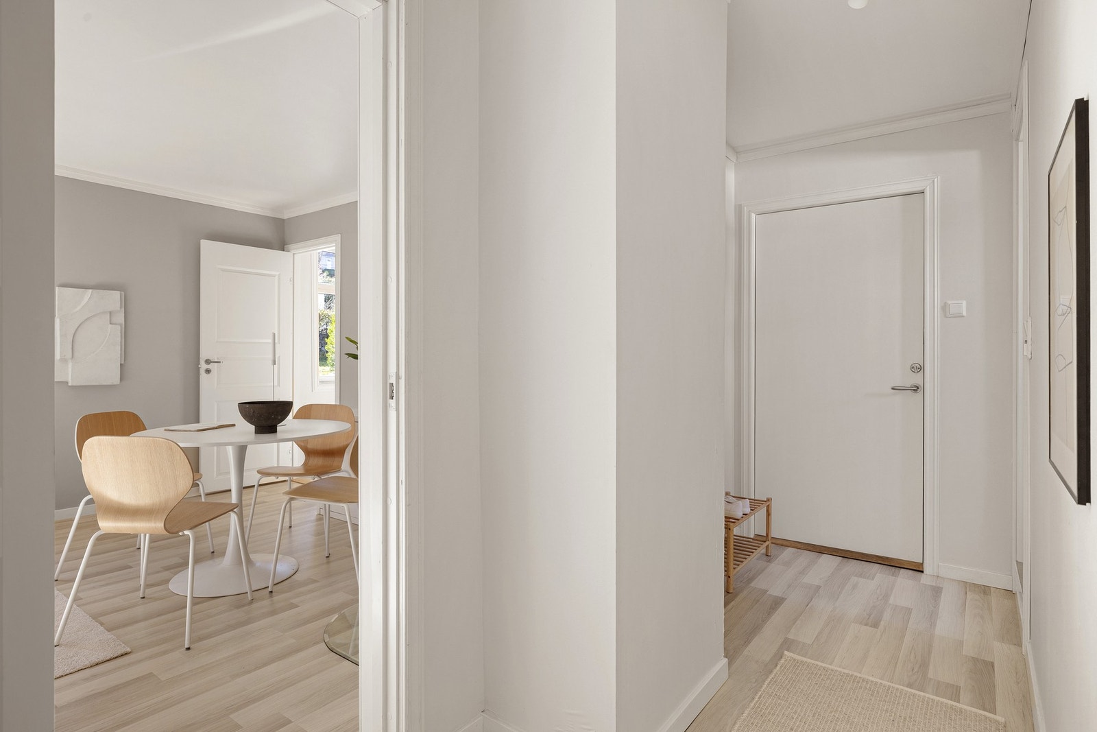 Leiligheten er lys og romslig med gjennomgående god standard. Galleribilde