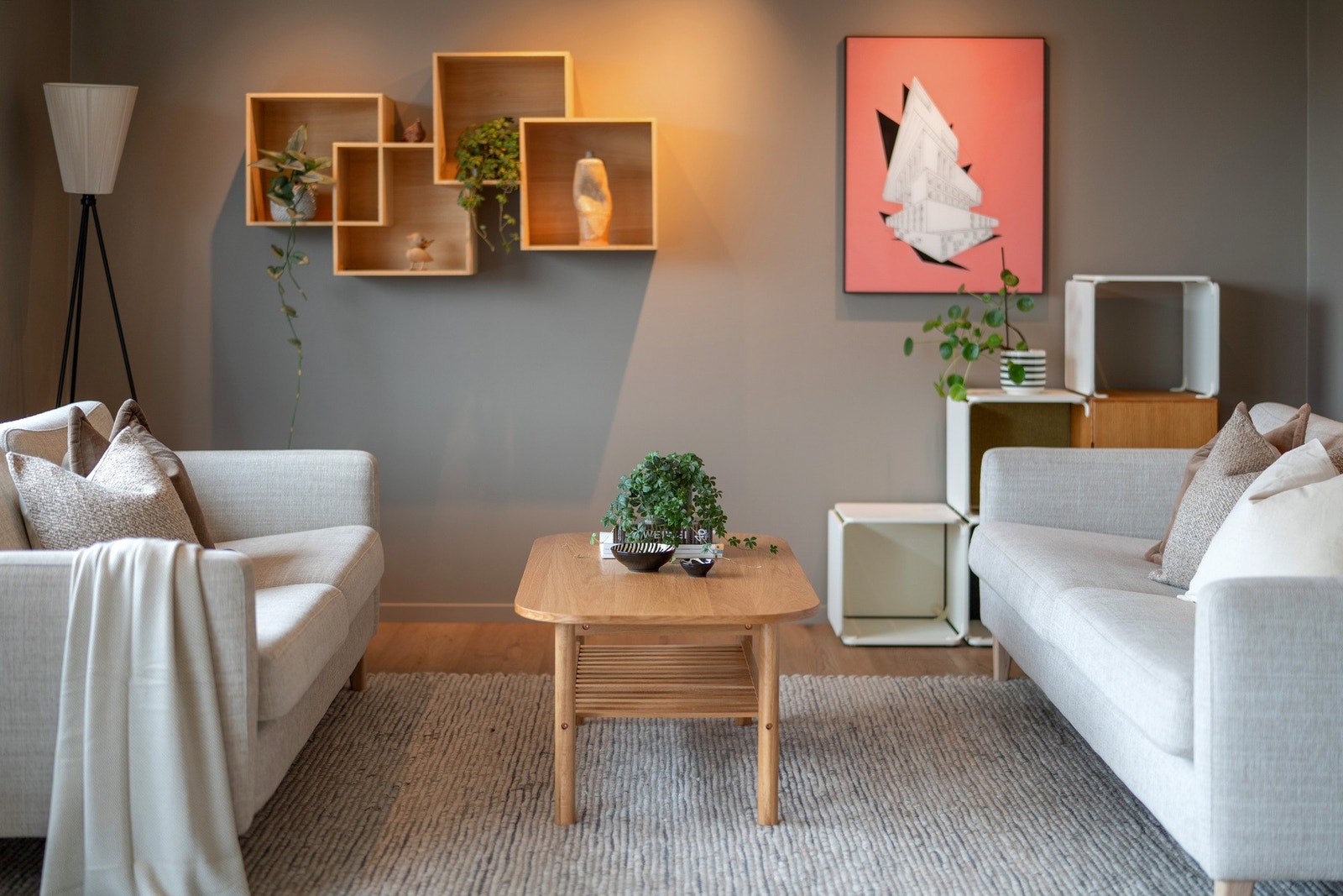 Moderne delikate farger og fint gulv. Galleribilde