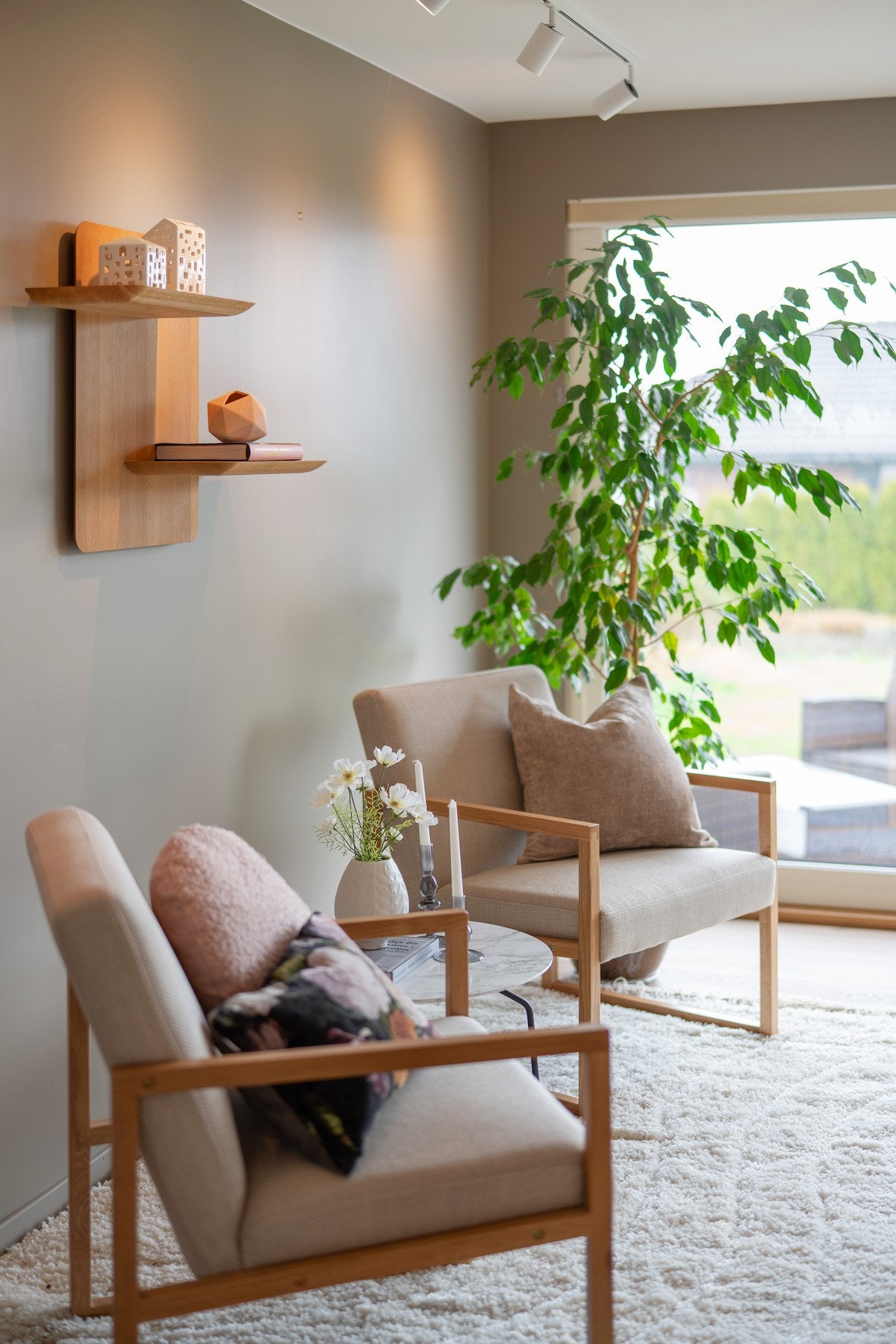 Nytt sikringsskap og el-opplegg (stikkontakter, downlights, brytere etc.) Galleribilde