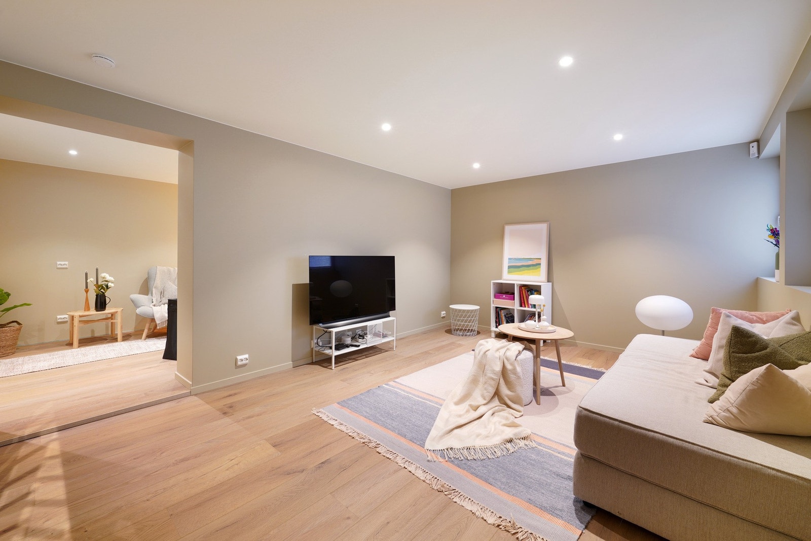 Gulvvarme i hele underetasjen (unnat av vaskerom). Galleribilde