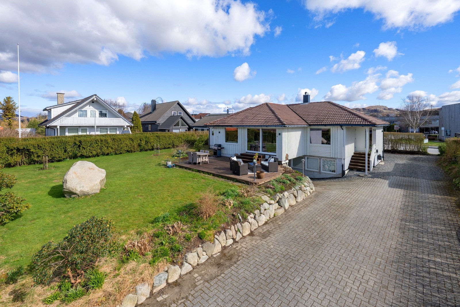 Det er med stor glede vi i Verdi Partners v/Therese Kane kan presentere for salg Tunveien 19. Galleribilde