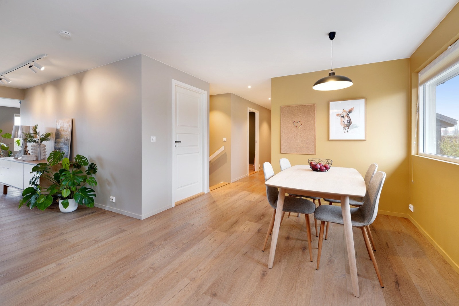 God spiseplass på kjøkken. Galleribilde