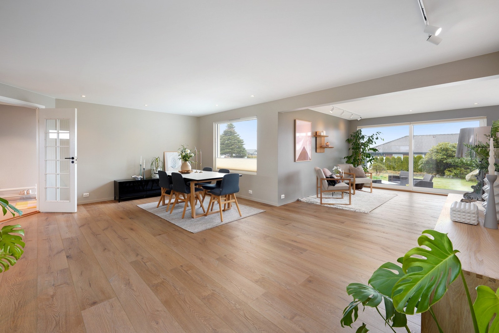 Det naturlige samlingsrom i boligen, her er det bare å slippe den gode samtalen løs. Galleribilde