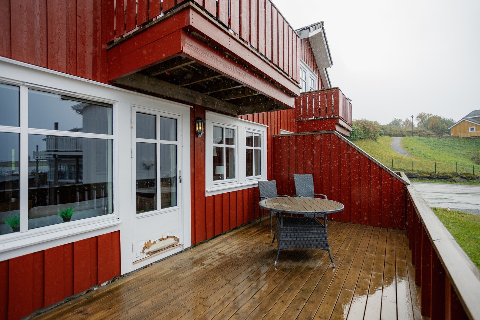 Dør blir byttet i regi av borettslaget Galleribilde