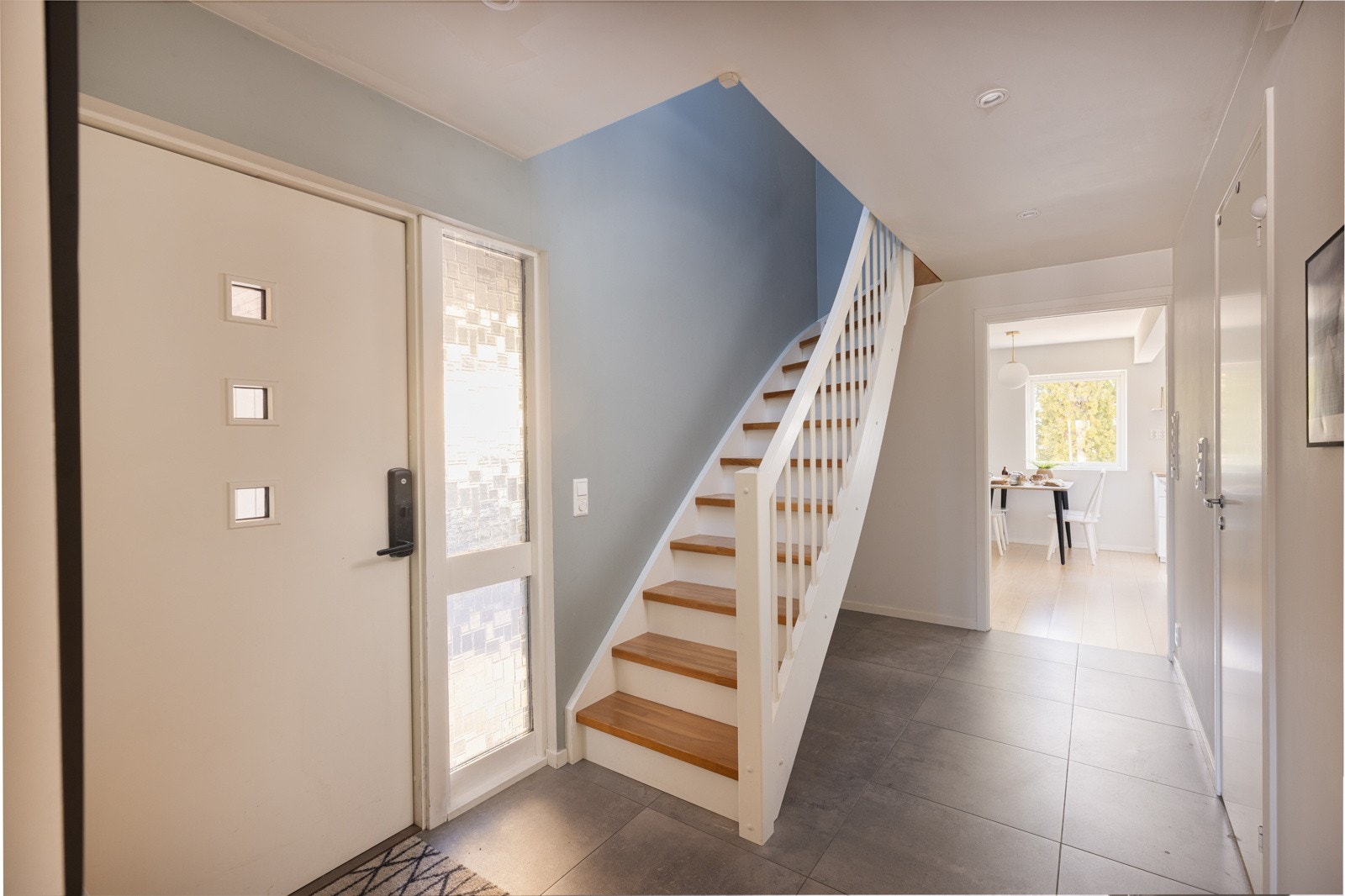 Flott trapp binder etasjene sammen Galleribilde