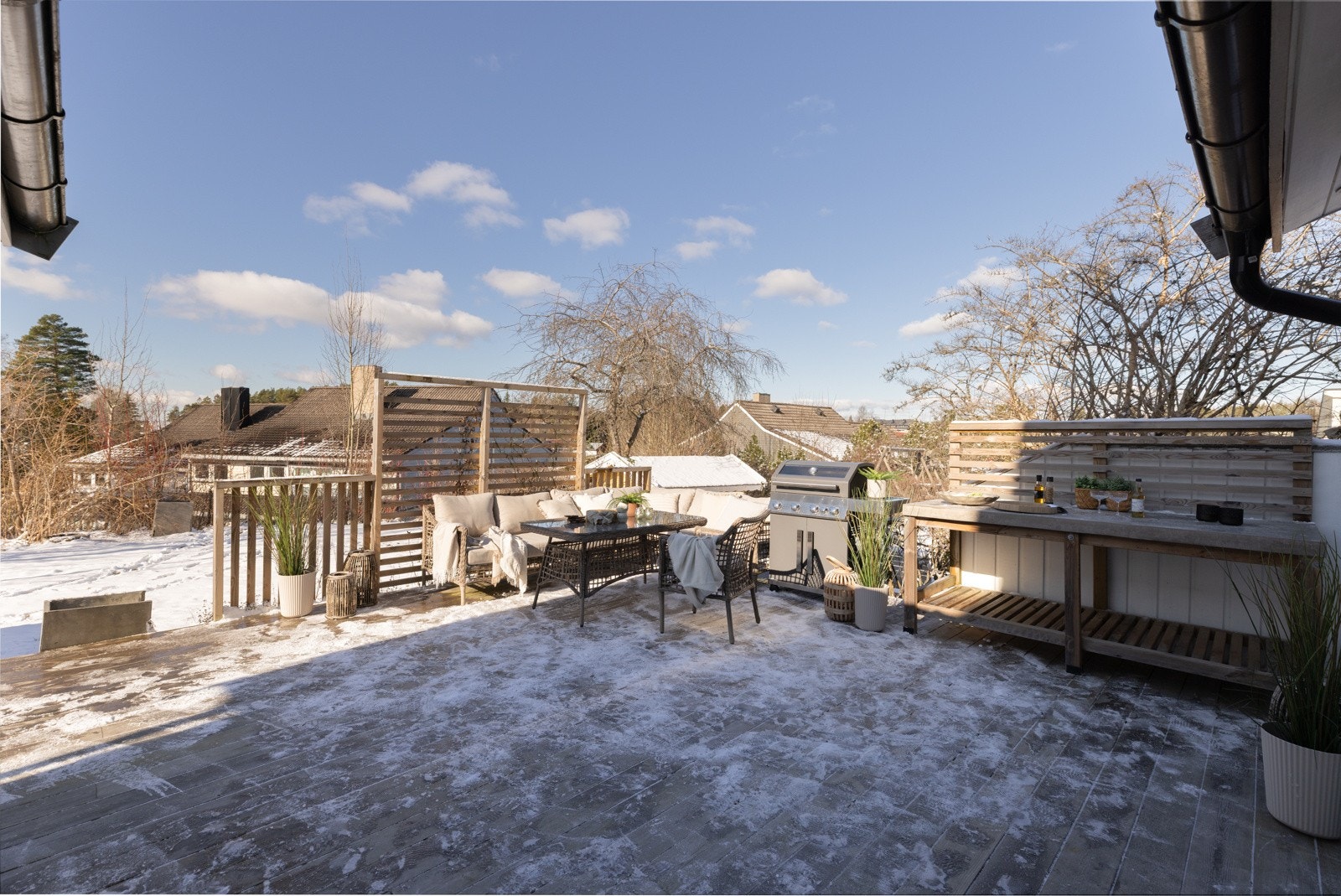 På terrassen har du plass til alt du skulle ønske deg av utemøblement Galleribilde