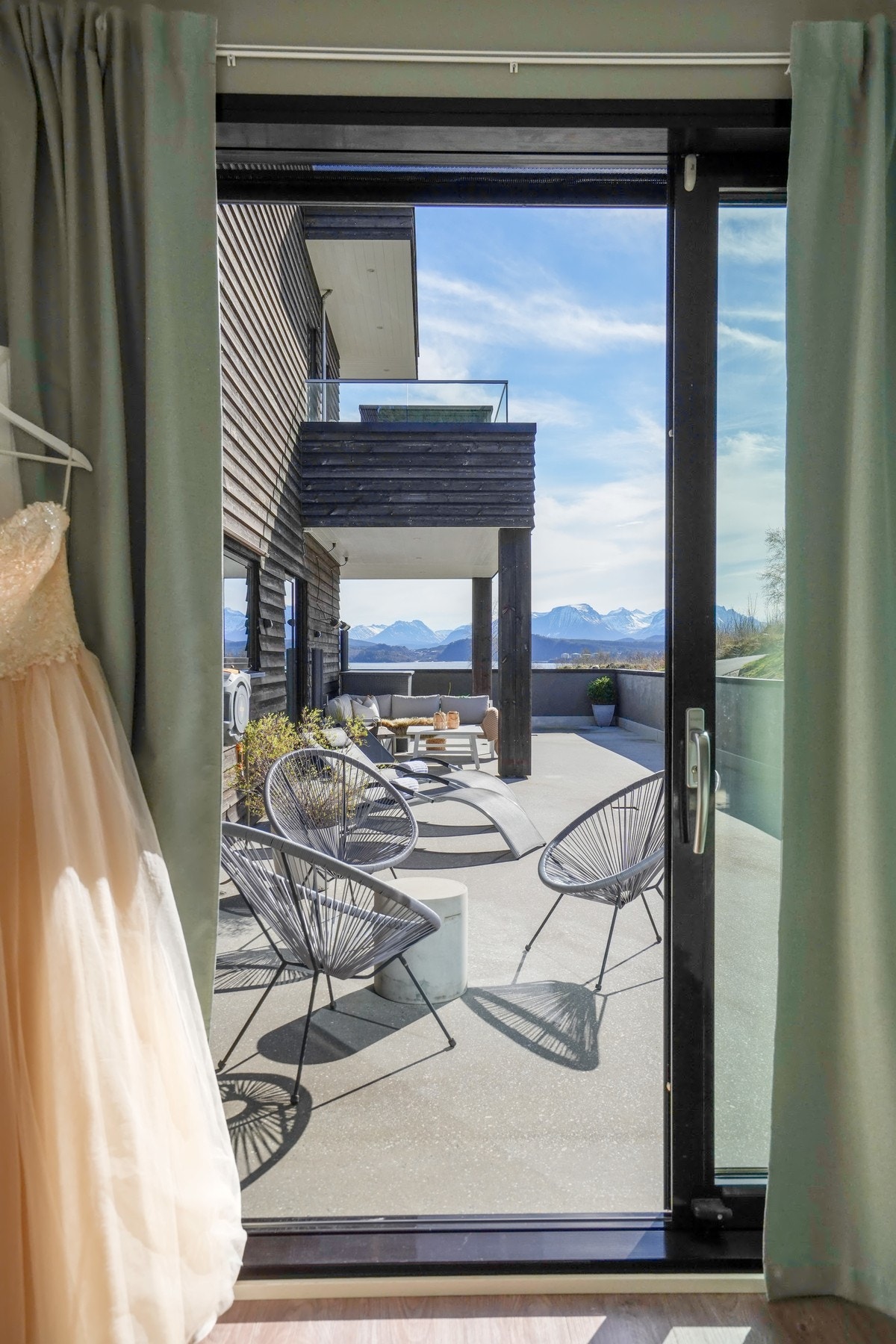 Praktisk balkongskyvedør med adkomst til balkongen Galleribilde