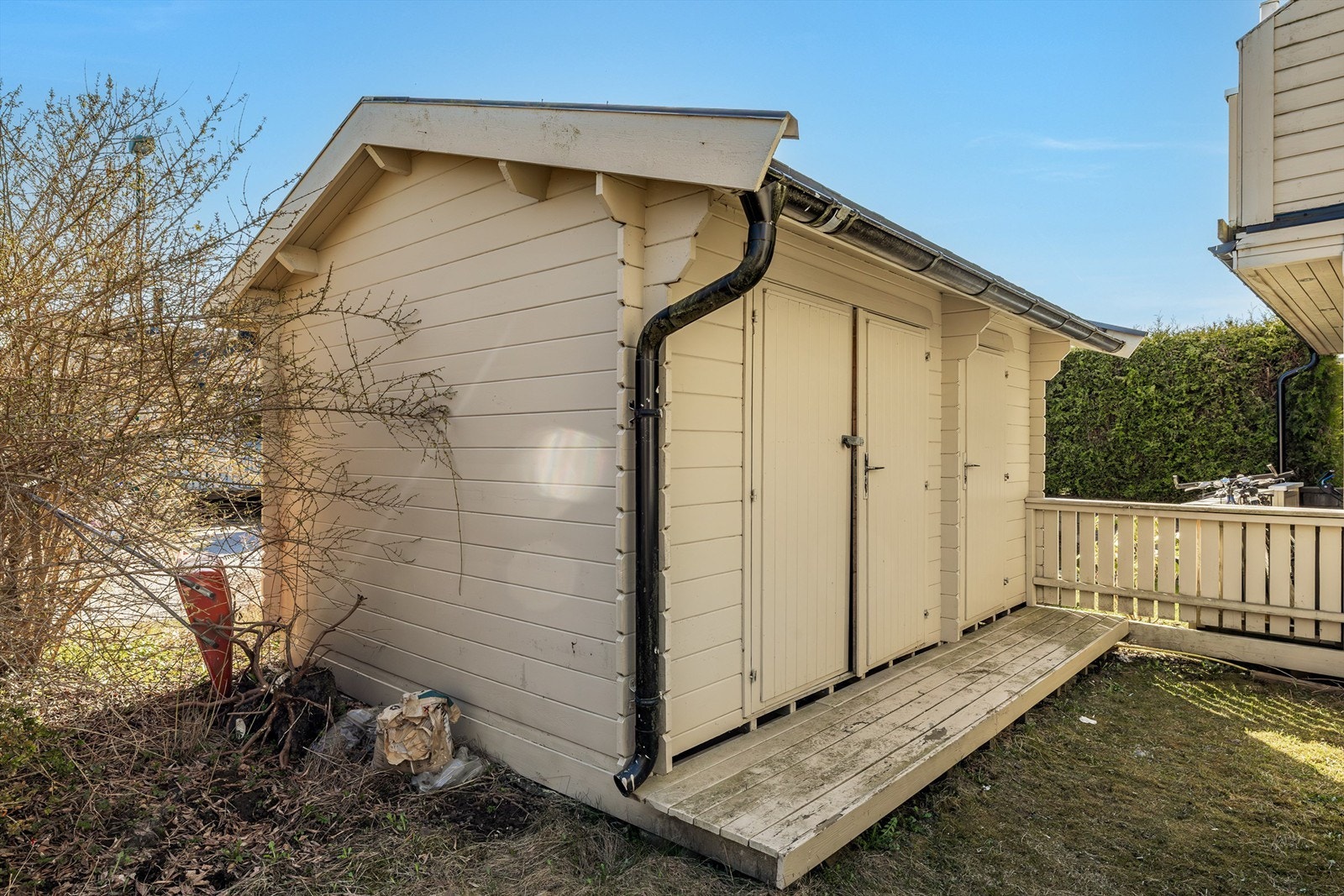 Enkelt uthus med lagerplass. Galleribilde