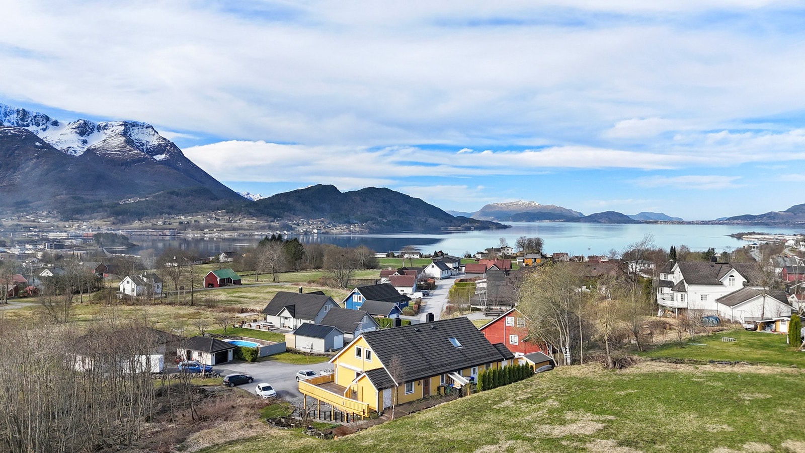 Leiligheten har en tilbaketrukket og sentral beliggenhet. Galleribilde
