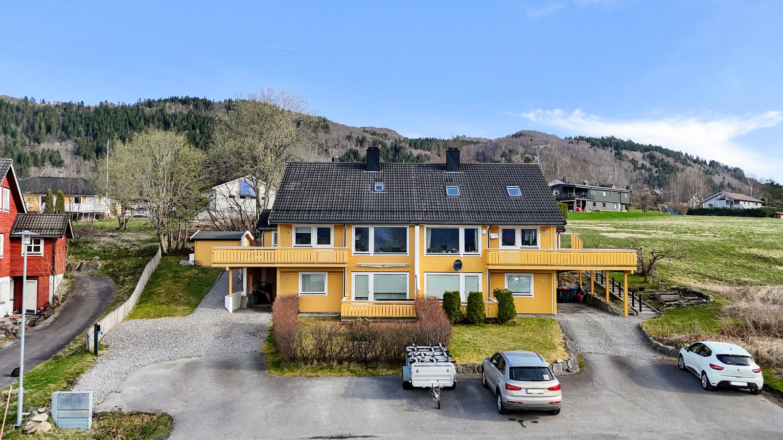 Boligen ble oppført i 2000 og består av fire seksjoner. Galleribilde