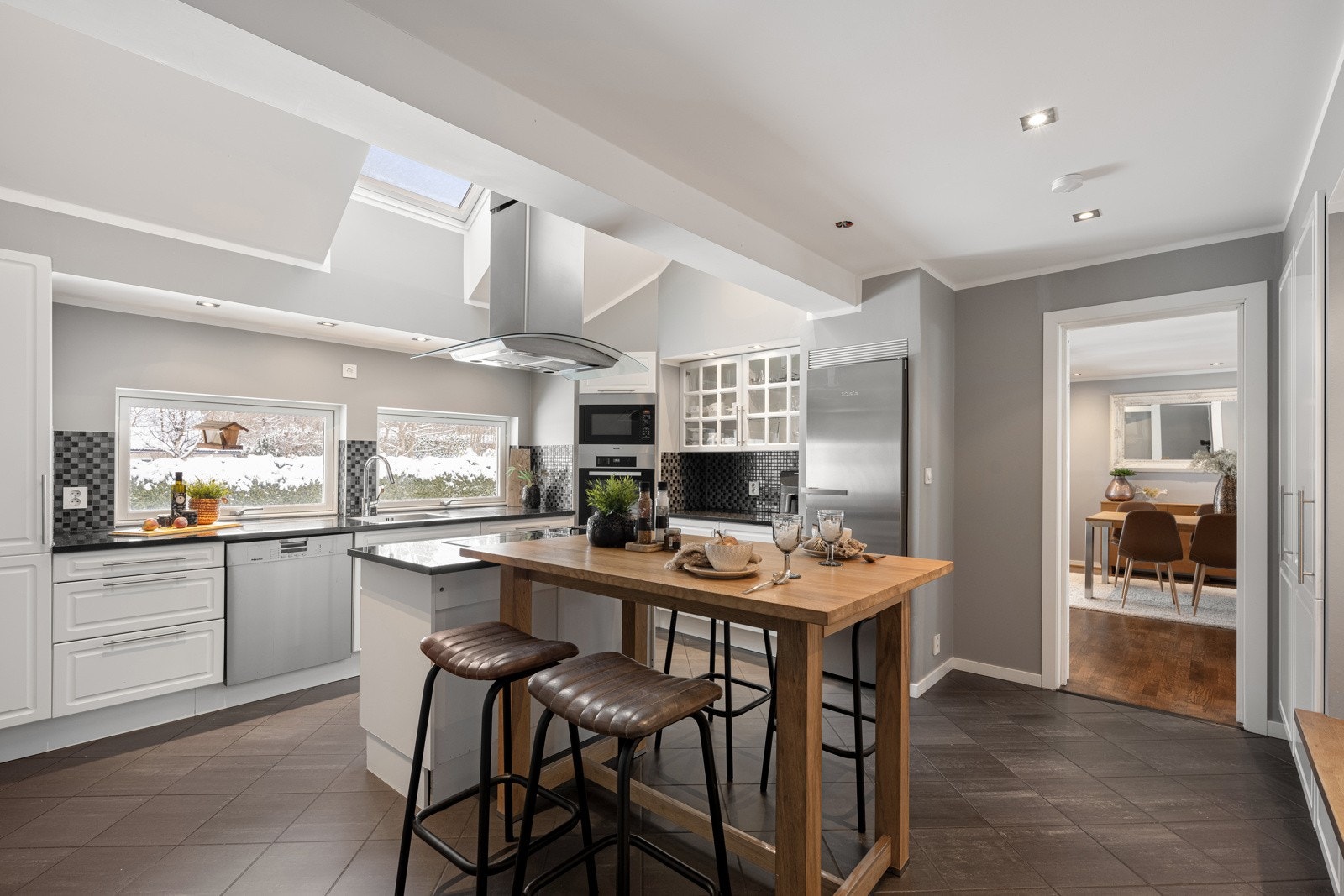 Meget praktisk og romslig kjøkken. Galleribilde