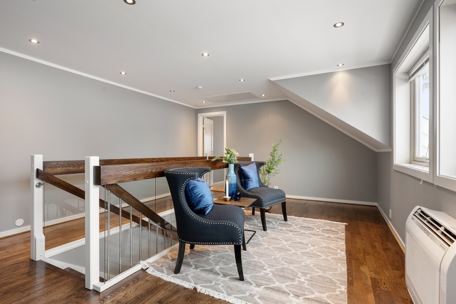 Fin plass til en loftsstue eller hjemmekontor. Galleribilde