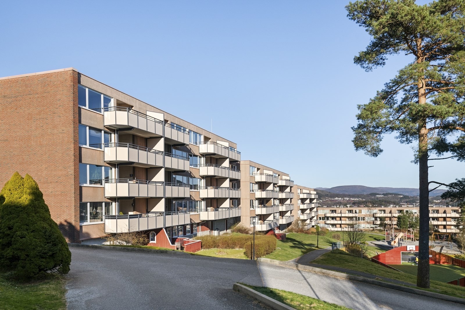 Borettslaget er veldrevet med barnevennlige og flotte uteområder. Galleribilde