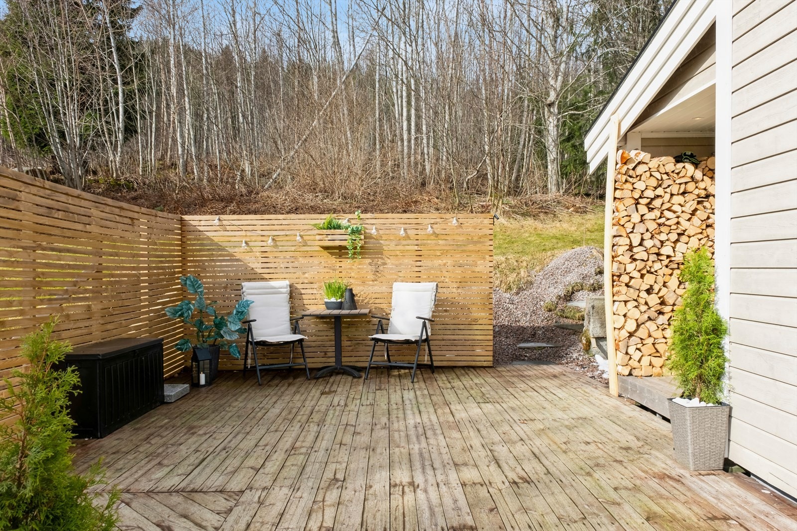 Ute ved entre. Nylig etablert levegger Galleribilde