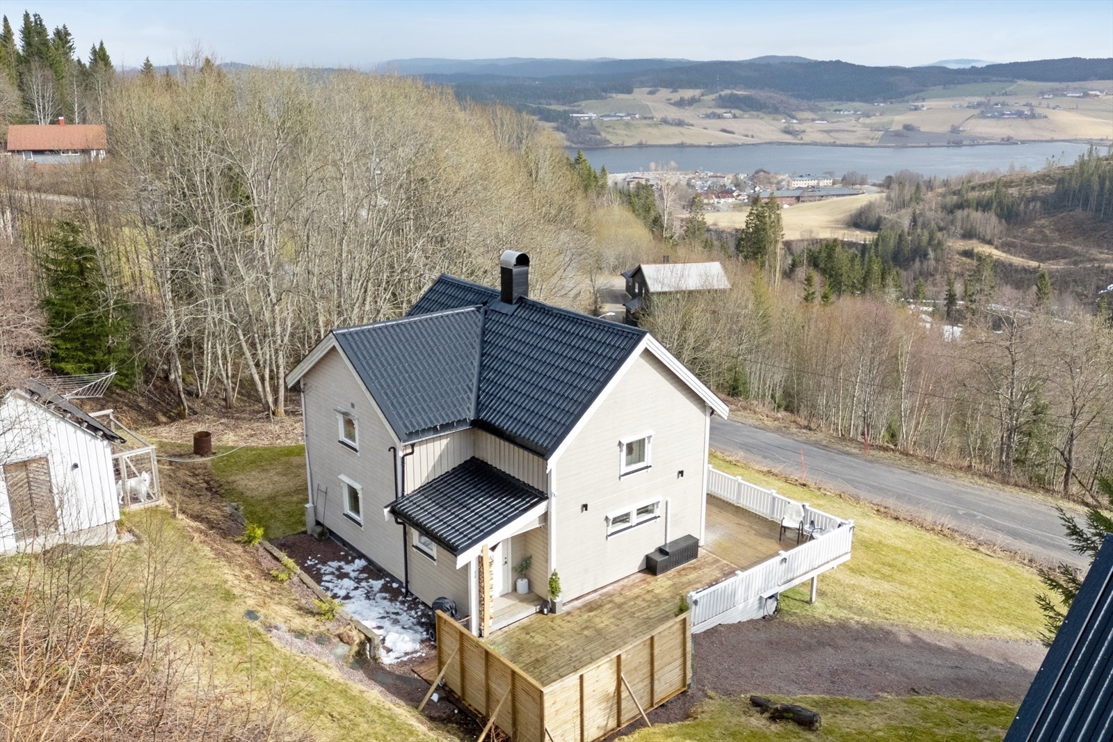 Fjellgårdsvegen 105 ligger landlig til med flott utsikt Galleribilde