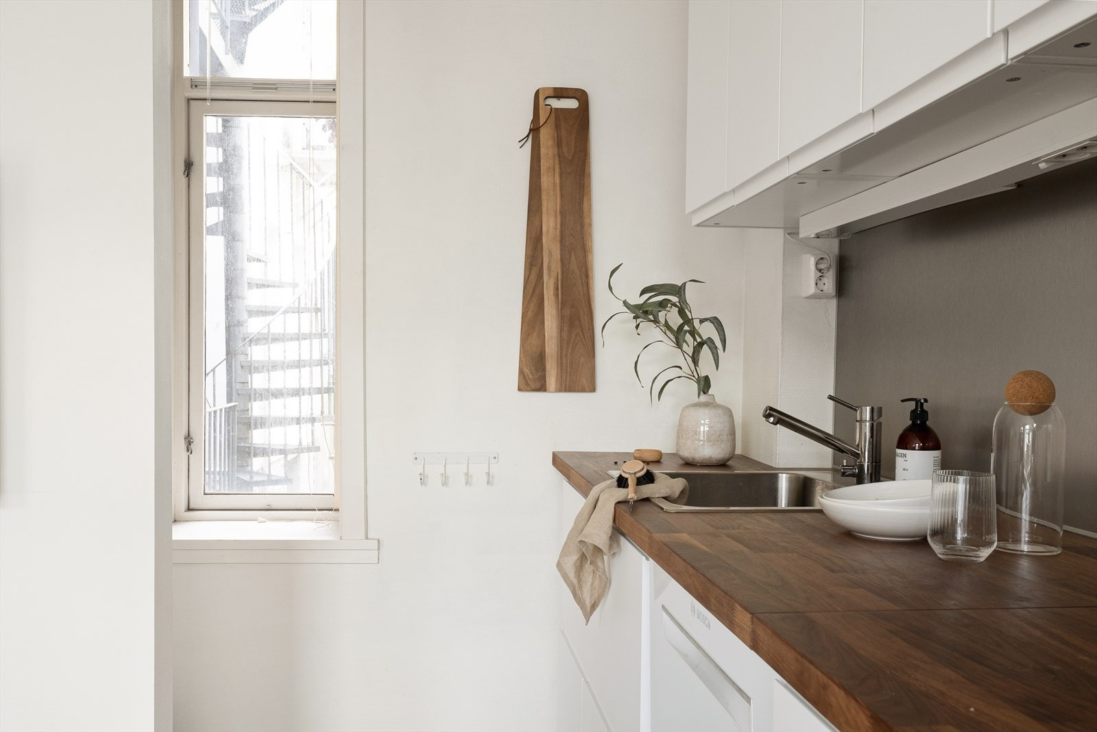 Praktisk innhukk på kjøkken. Se bilde av planløsning. Galleribilde