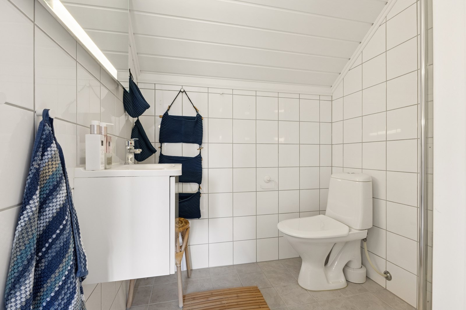 Badet oppe er meget praktisk når man har hele 4 soverom. Galleribilde