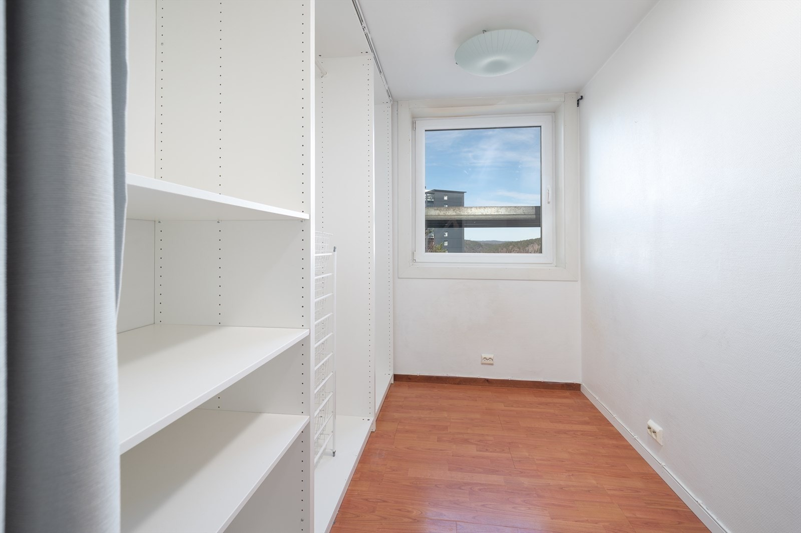 Praktisk garderoberom (opprinnelig kjøkken) Galleribilde